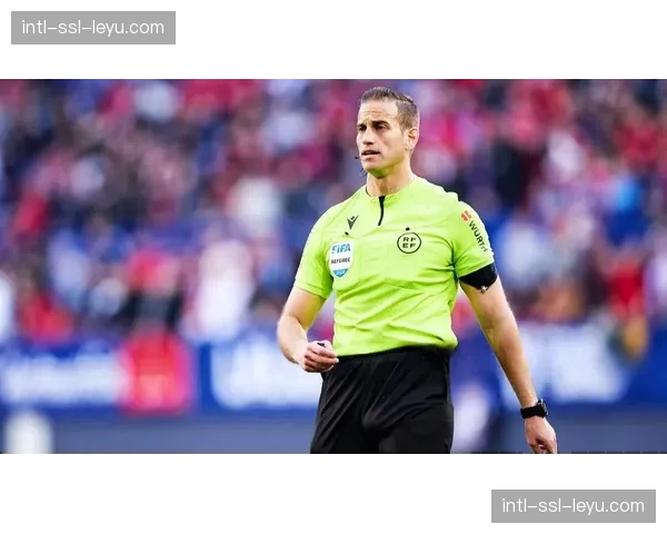 西甲裁判委员会重申对“有意触球”后越位的新解，或影响纵深反跑战术